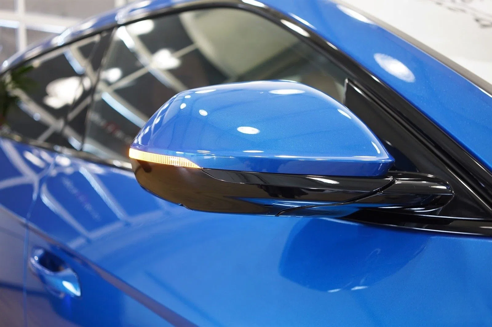 2018 Lamborghini Urus for sale, exterior, Blau Metallic