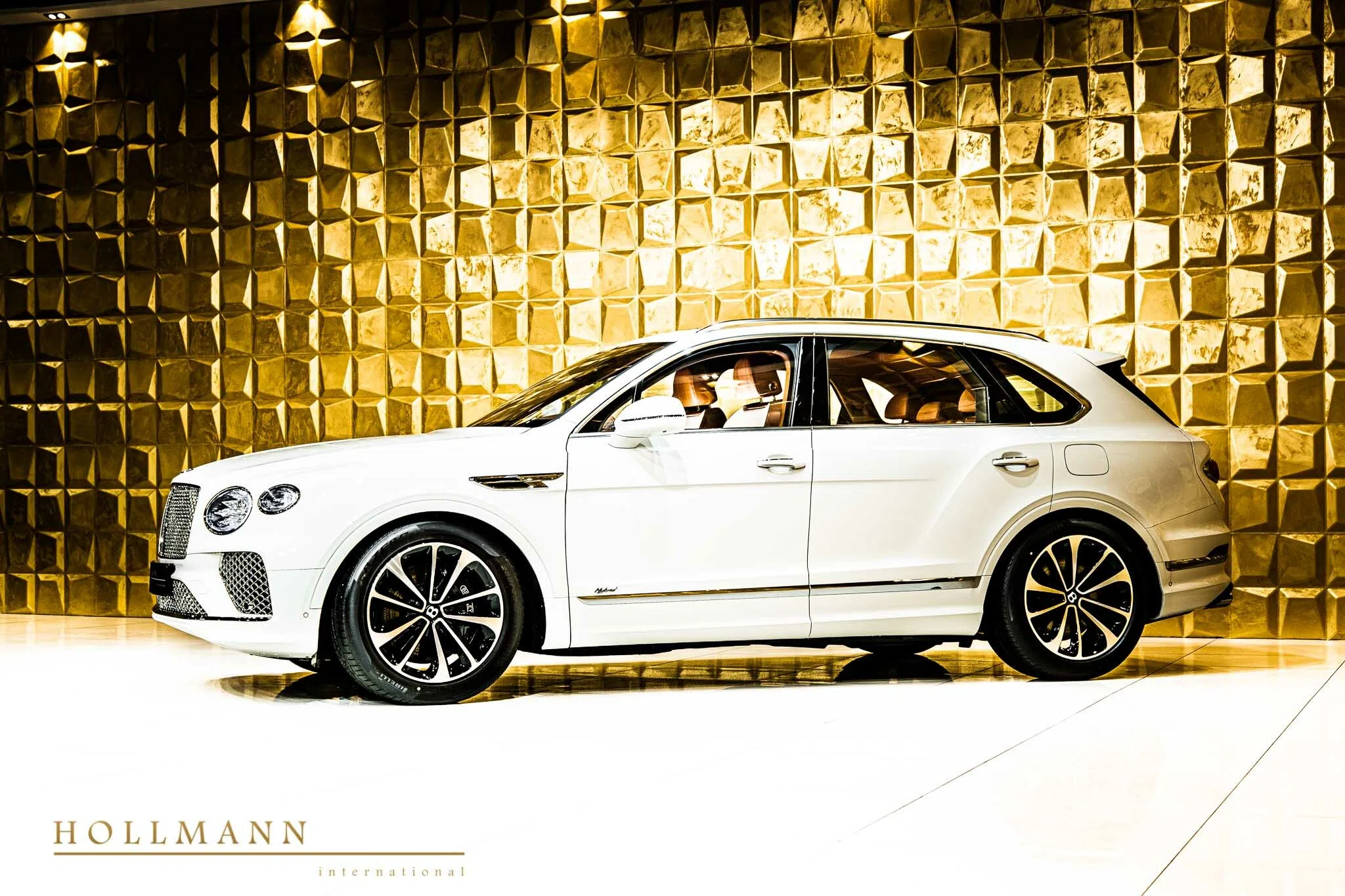 2022 Bentley Bentayga Hybrid for sale, exterior, Glacier White