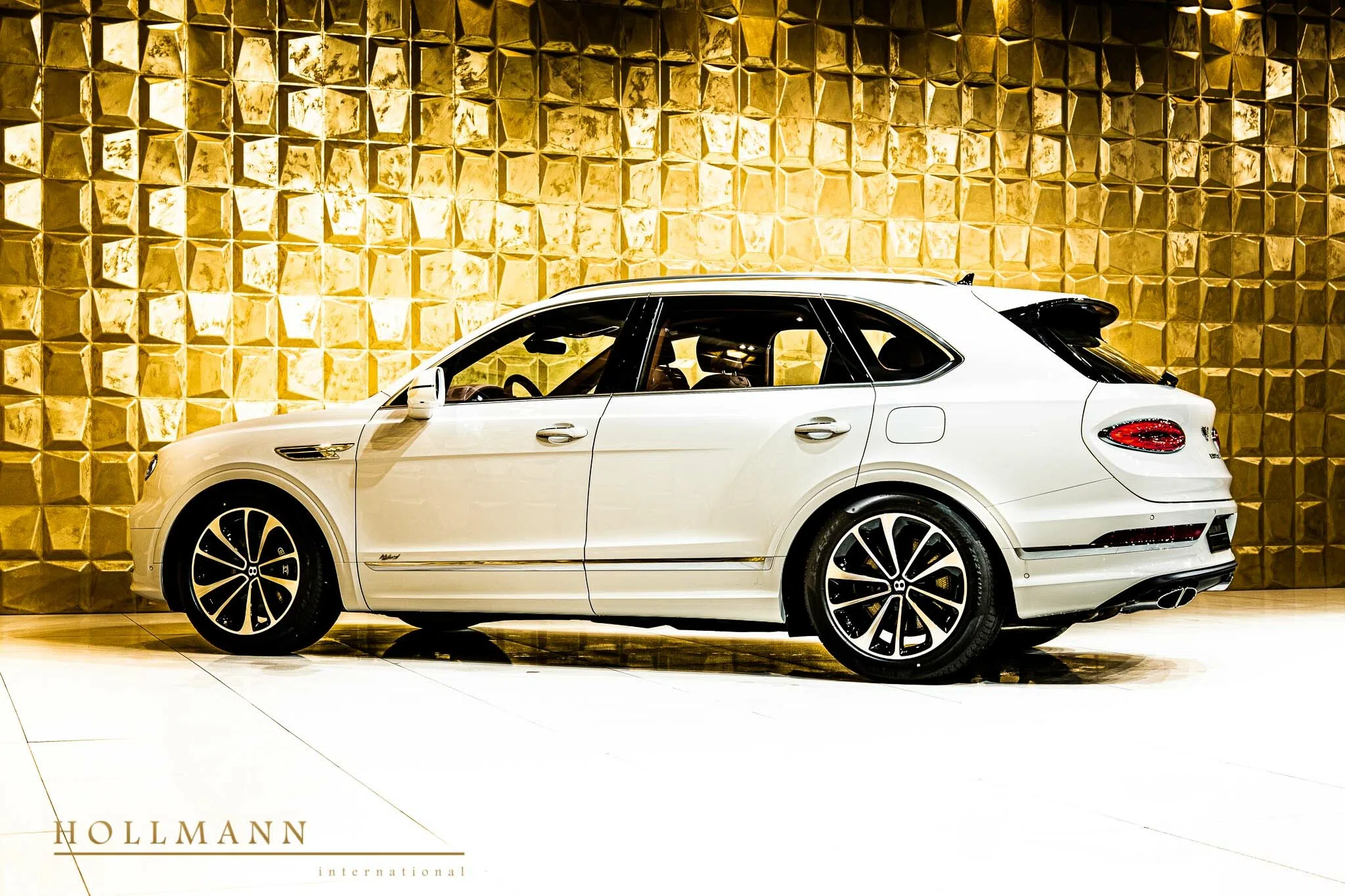 2022 Bentley Bentayga Hybrid for sale, exterior, Glacier White