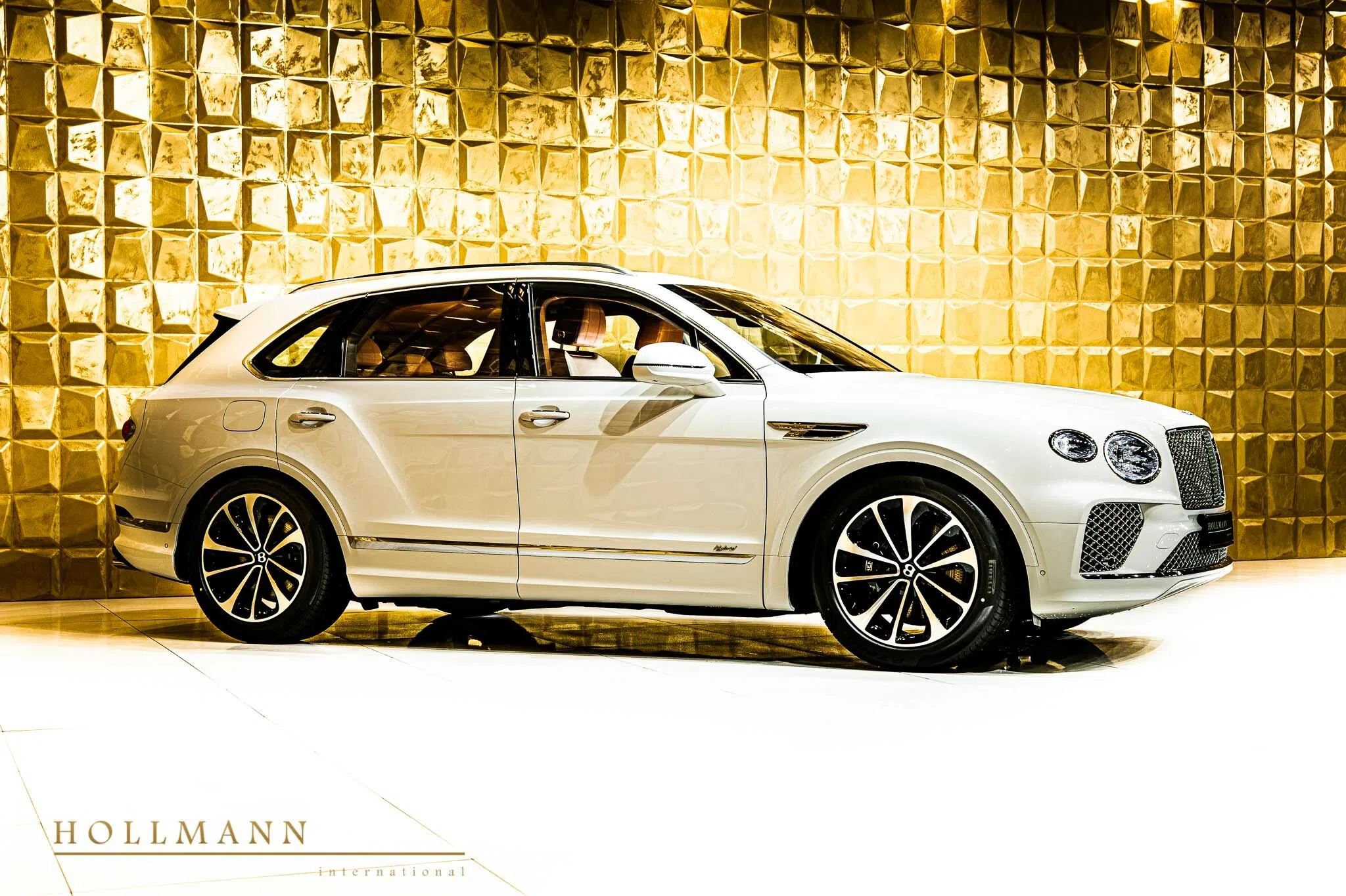 2022 Bentley Bentayga Hybrid for sale, exterior, Glacier White