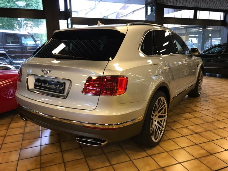 2018 Bentley Bentayga W12, 4/8