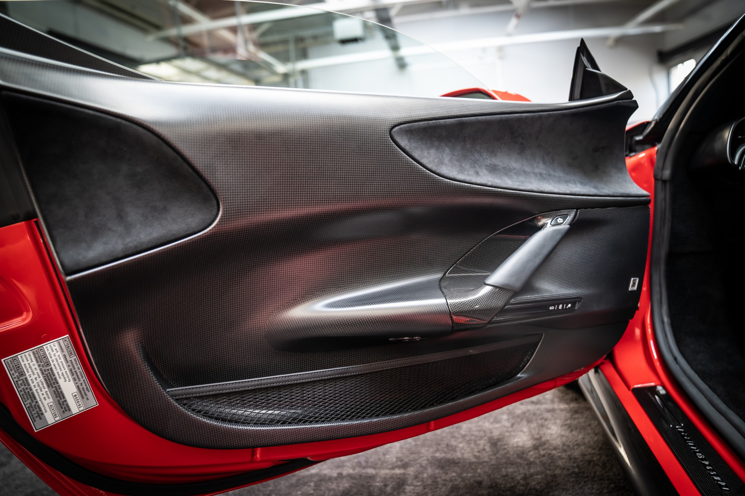 2021 Ferrari SF90 Stradale Spider, 17/18