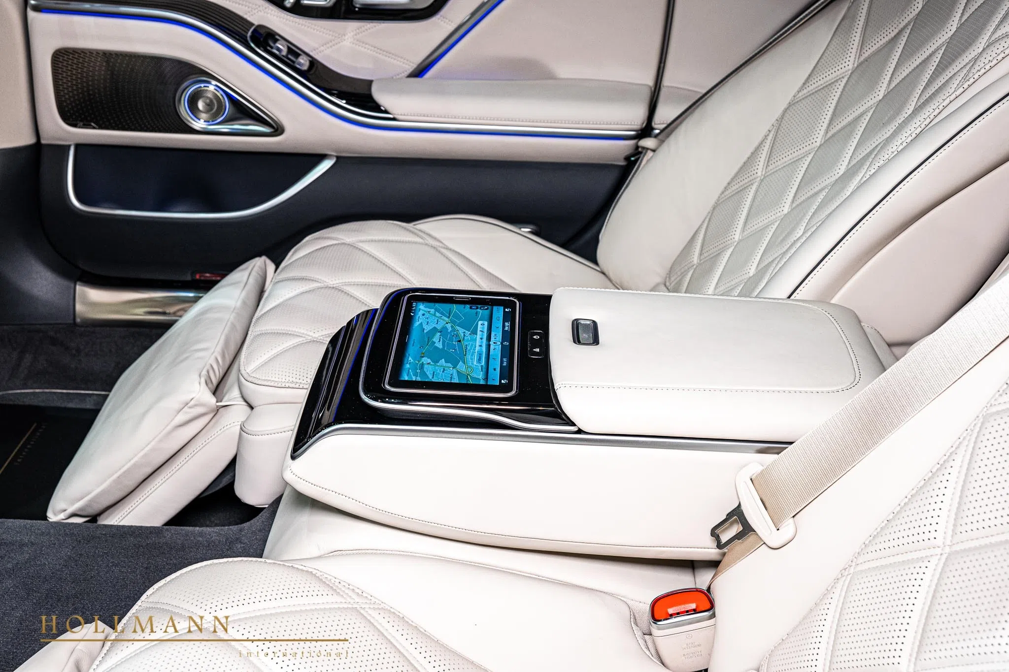 2022 Mercedes-Maybach S 580 interior, Leather Beige