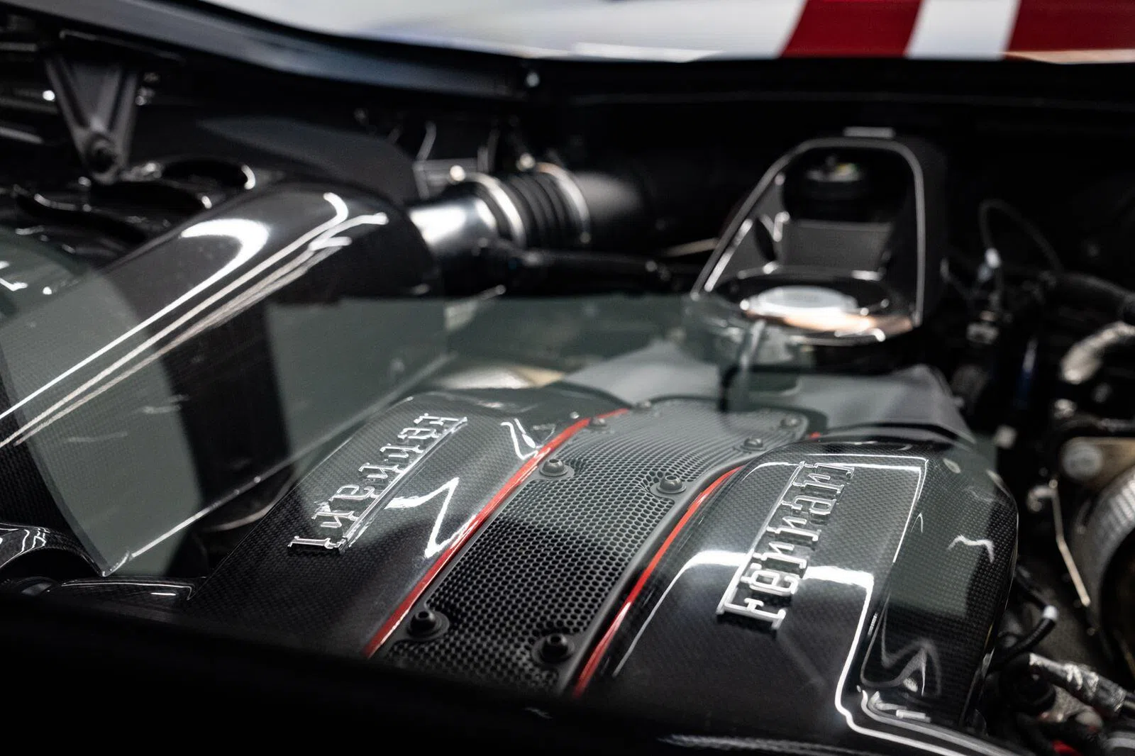 2019 Ferrari 488 PISTA engine