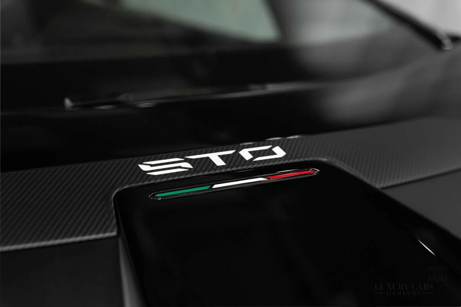 2021 Lamborghini Huracán STO interior, door sill, Black