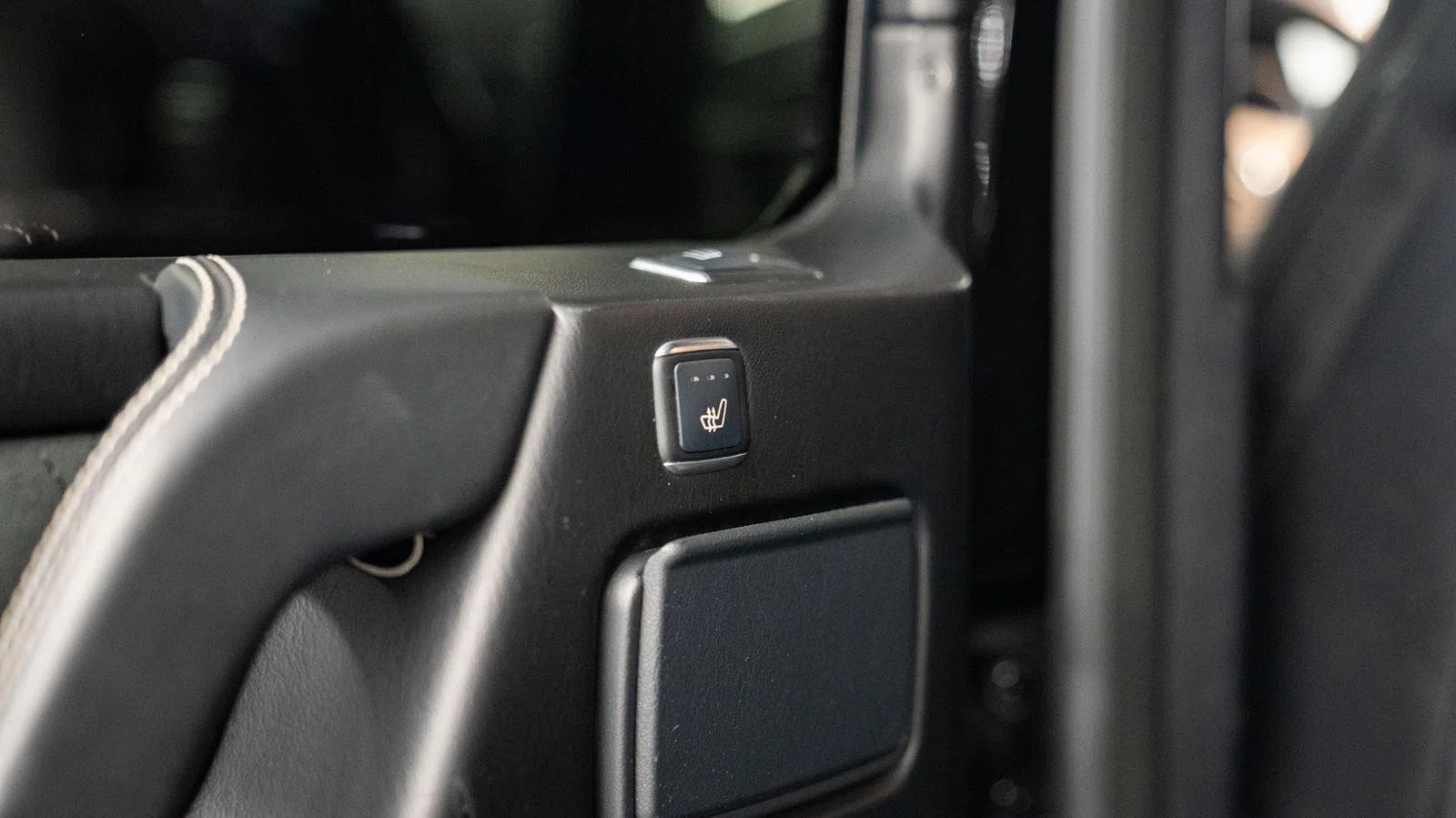 2016 Mercedes-Benz G500 4x4 SQUARED interior, door panel, Black Leather/Alcantara