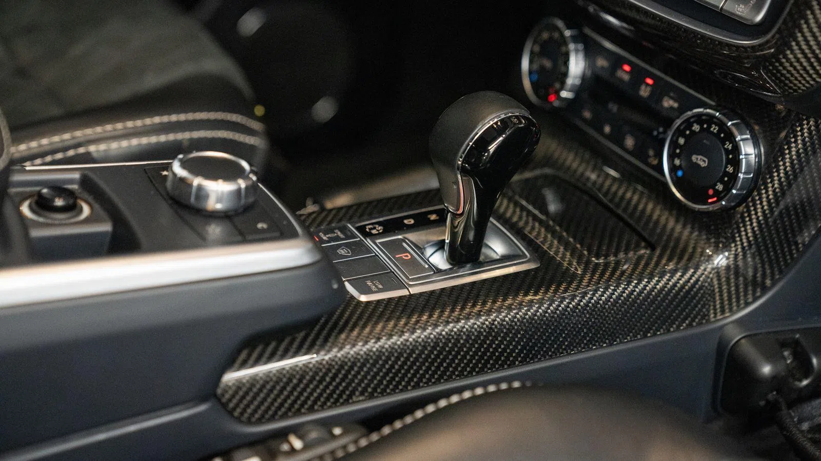 2016 Mercedes-Benz G500 4x4 SQUARED interior, center console, Black Leather/Alcantara