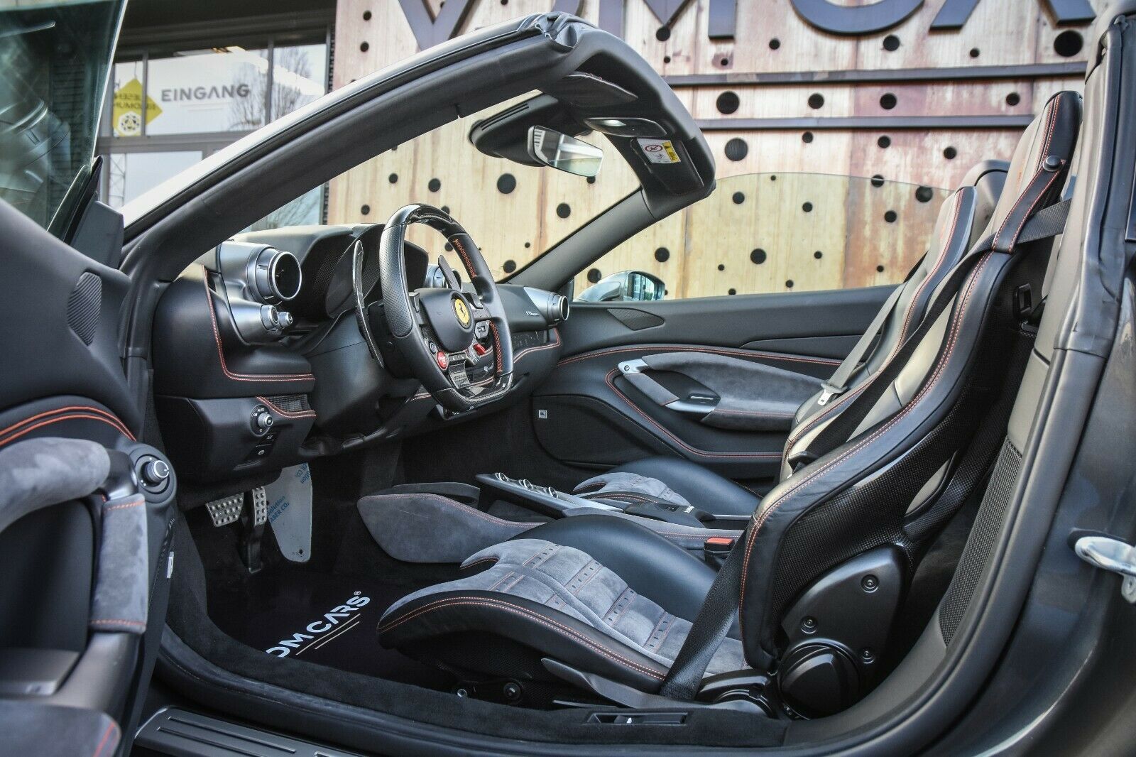 2020 Ferrari F8 Spider, 2/20