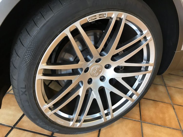 2018 Bentley Bentayga W12, 7/8