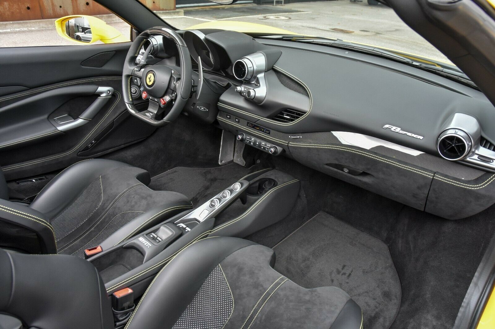 2021 Ferrari F8 Spider, 2/20