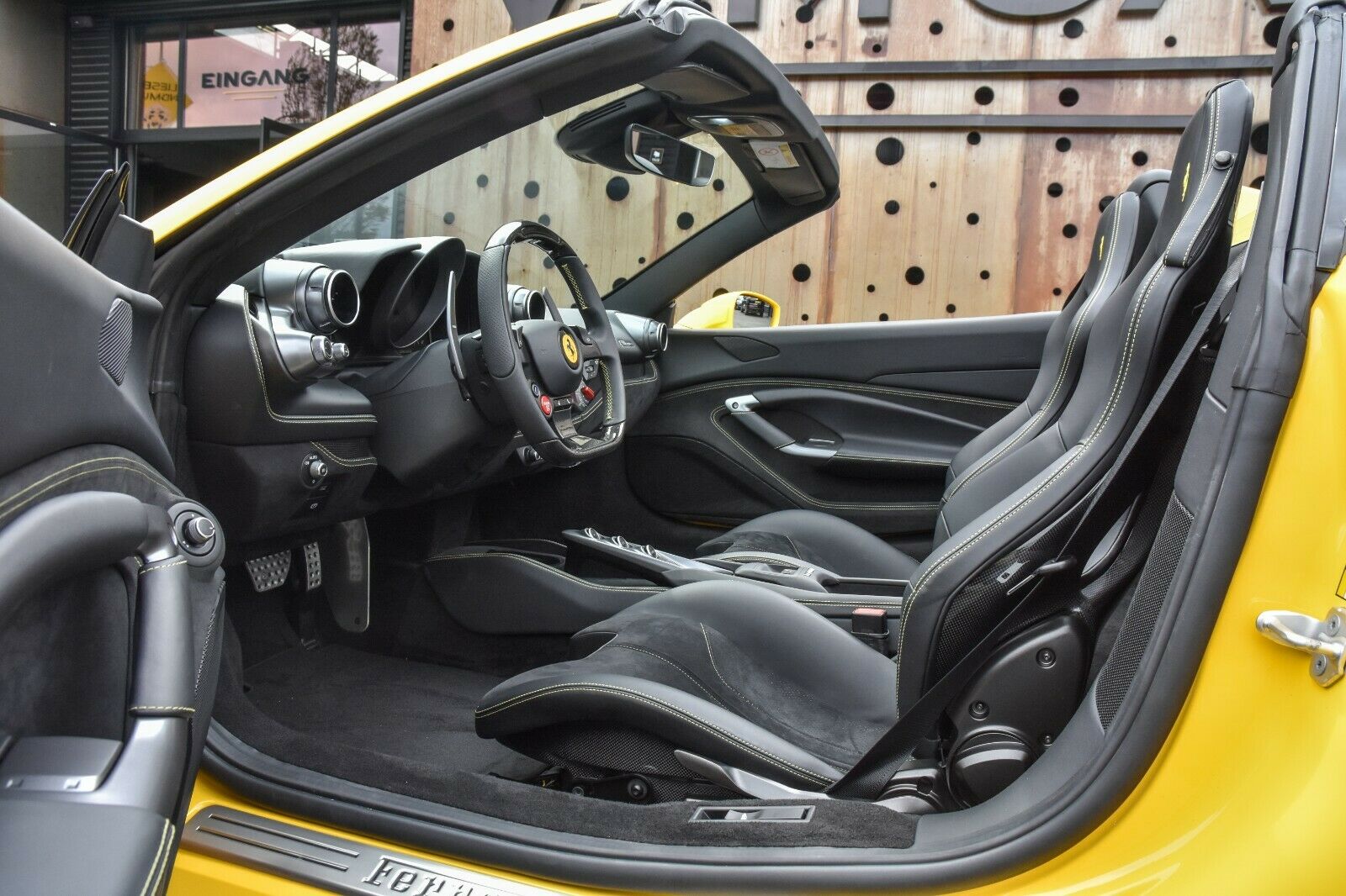 2021 Ferrari F8 Spider, 3/20