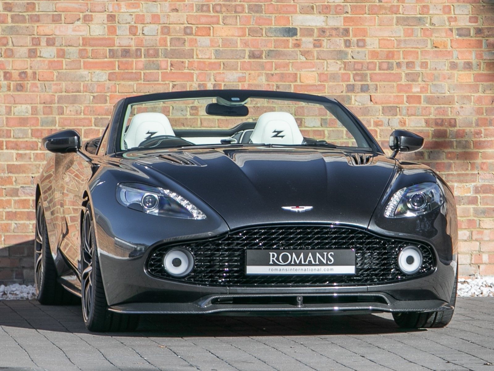 2018 Aston Martin Vanquish Zagato Volante, 14/15