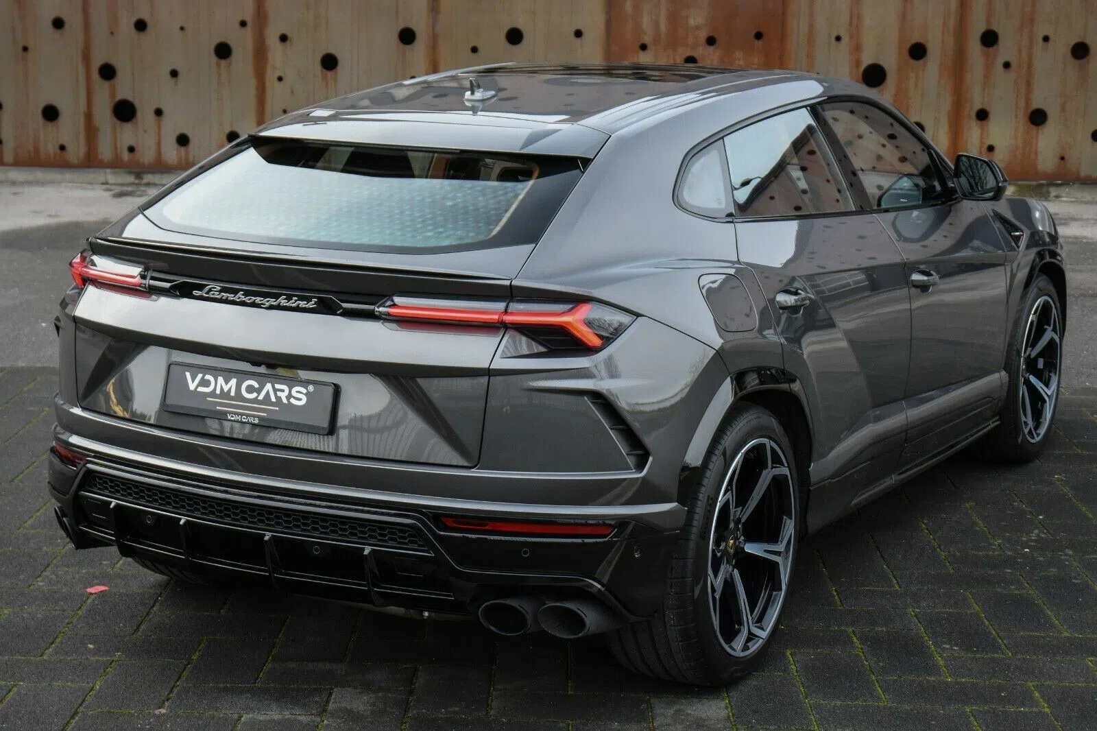 2021 Lamborghini Urus, rear three-quarter view, GREY