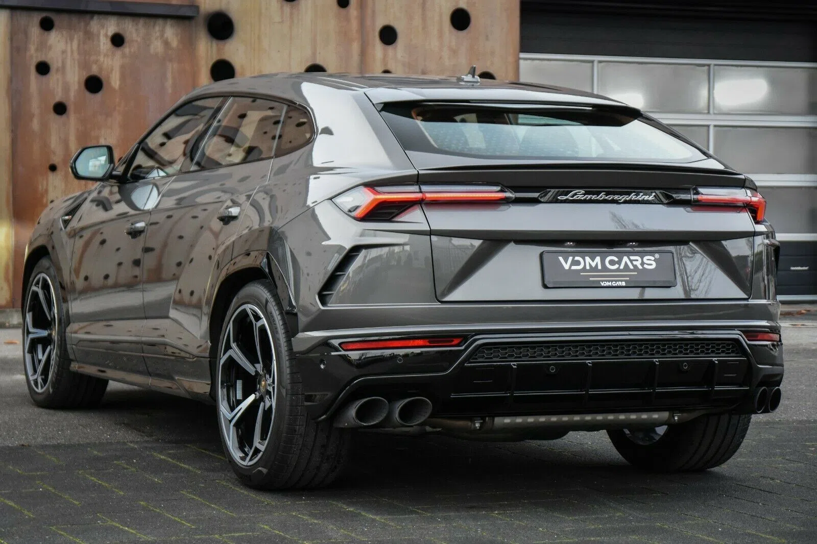 2021 Lamborghini Urus, rear three-quarter view, GREY