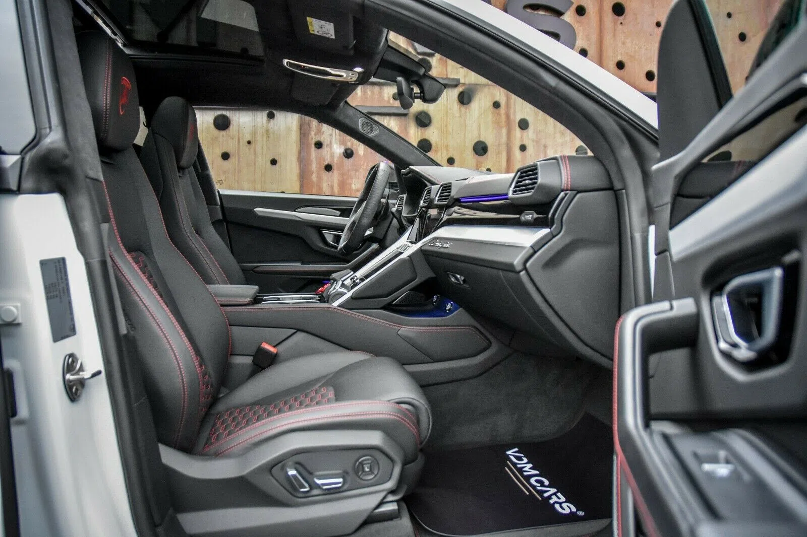 2018 Lamborghini Urus NOVITEC interior, seats