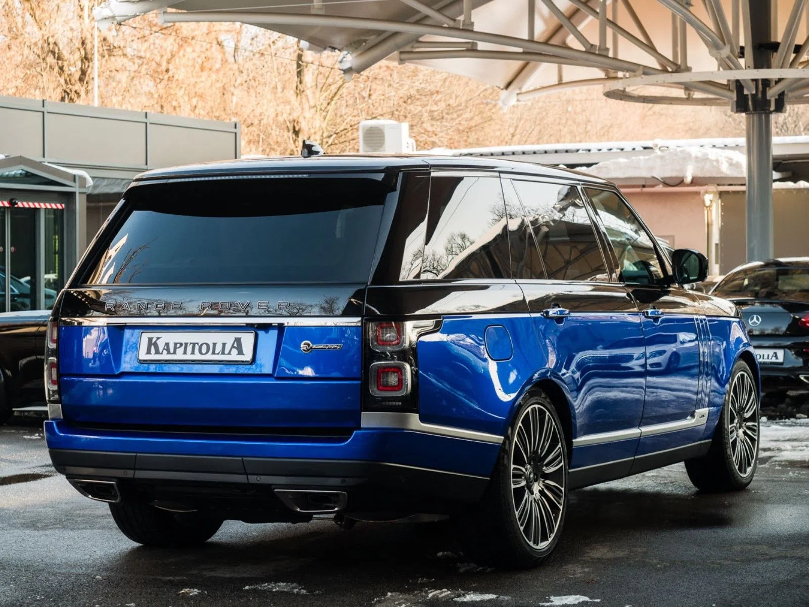 2019 Land Rover Range Rover SV Autobiography, rear three-quarter view, Blue