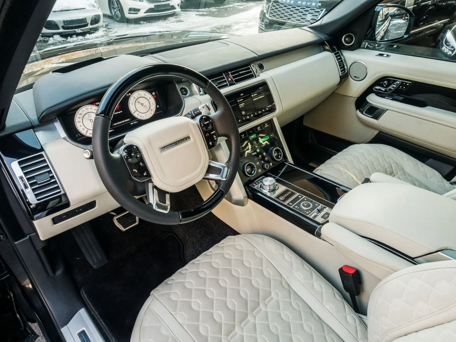 2019 Land Rover Range Rover SV Autobiography interior