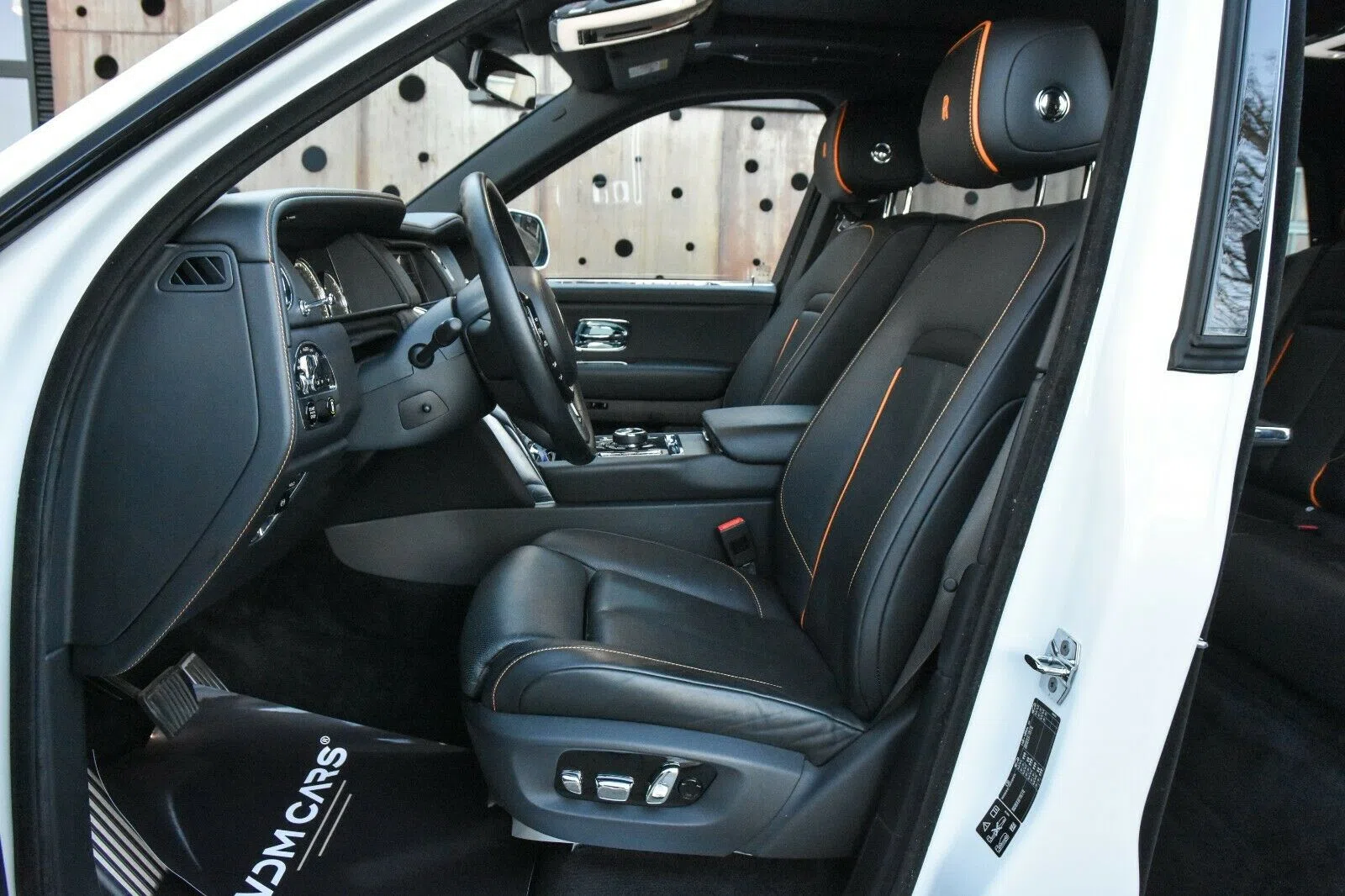 2019 Rolls-Royce Cullinan interior, seats, Black Leather
