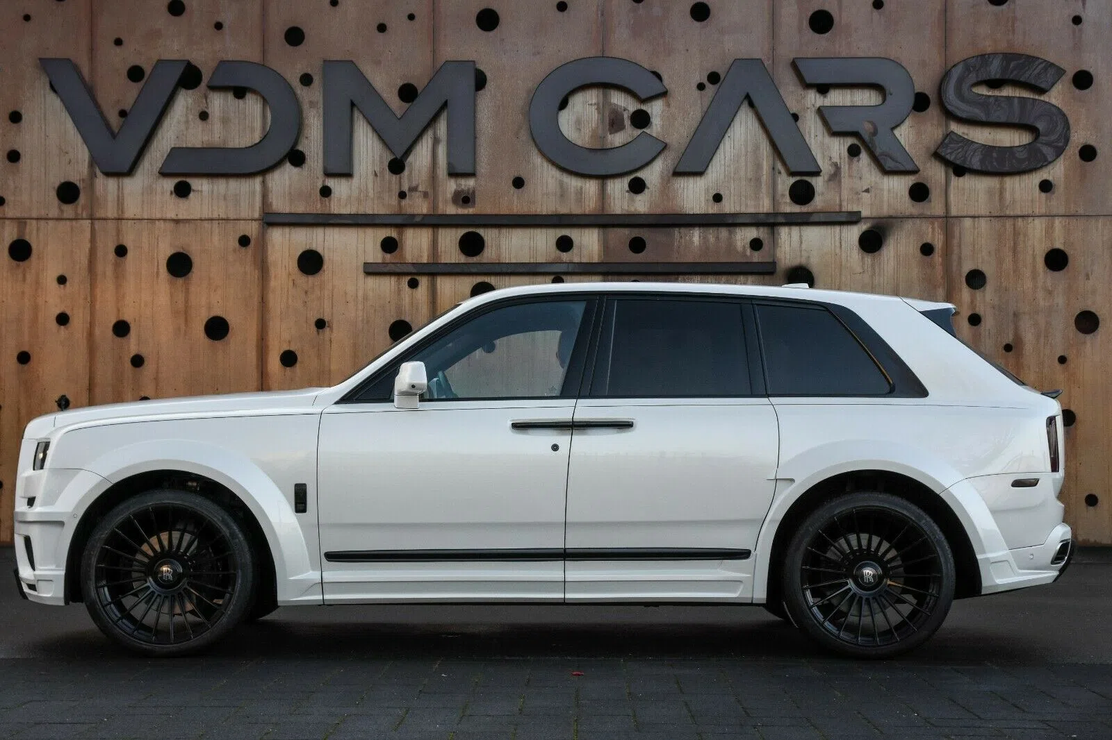 2019 Rolls-Royce Cullinan for sale, exterior, White