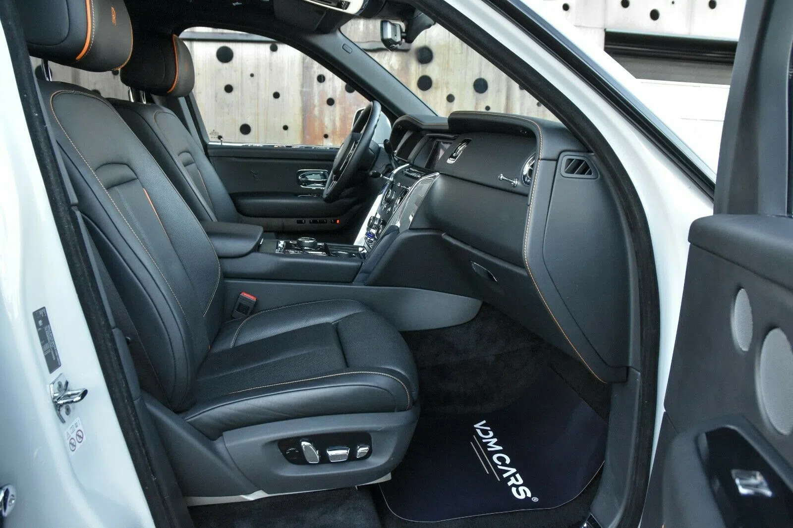 2019 Rolls-Royce Cullinan interior, seats, Black Leather