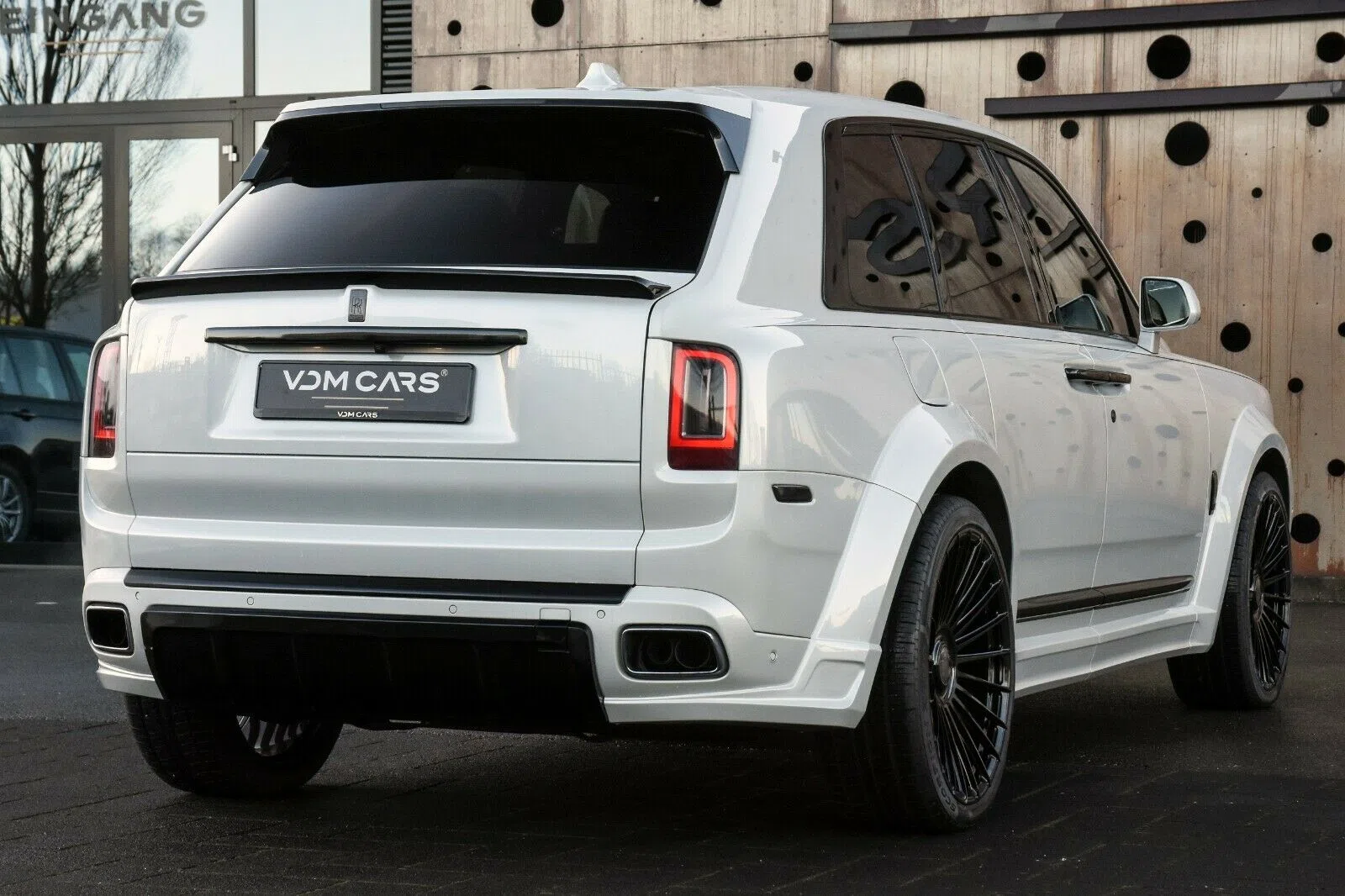 2019 Rolls-Royce Cullinan, rear three-quarter view, White