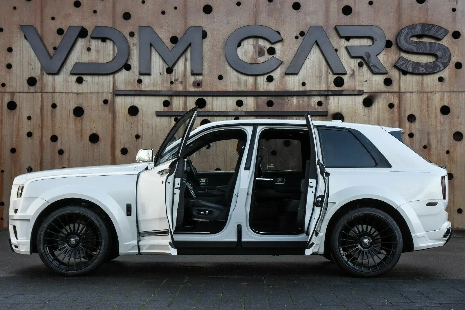 2019 Rolls-Royce Cullinan for sale, exterior, White