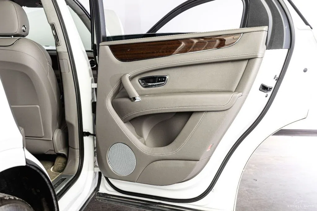 2018 Bentley Bentayga interior, door panel, Hopper, Leather