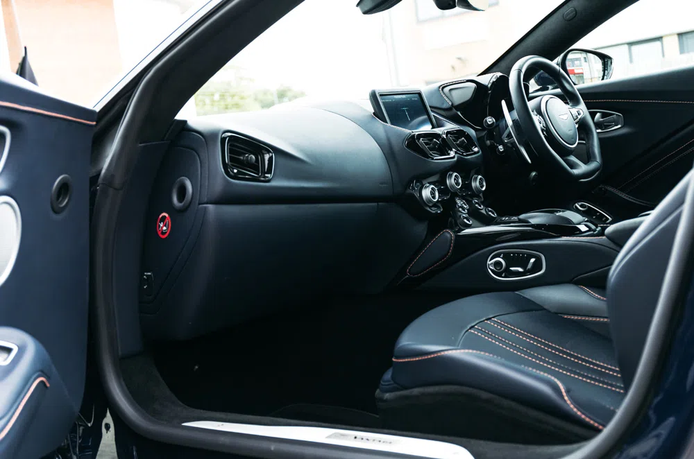 2019 ASTON MARTIN VANTAGE, 2/19