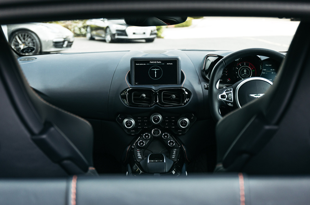 2019 ASTON MARTIN VANTAGE, 16/19