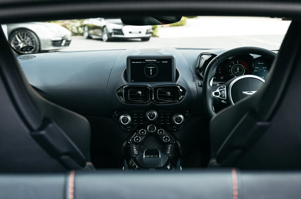 2019 ASTON MARTIN VANTAGE, 16/19