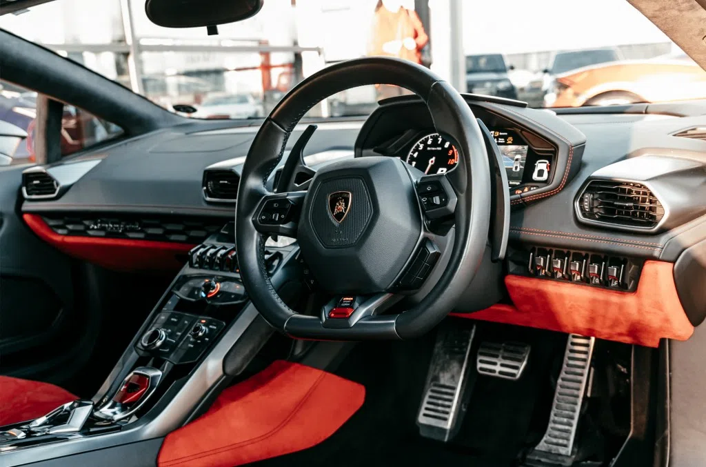 2015 Lamborghini Huracan interior, dashboard, Rosso and Nero