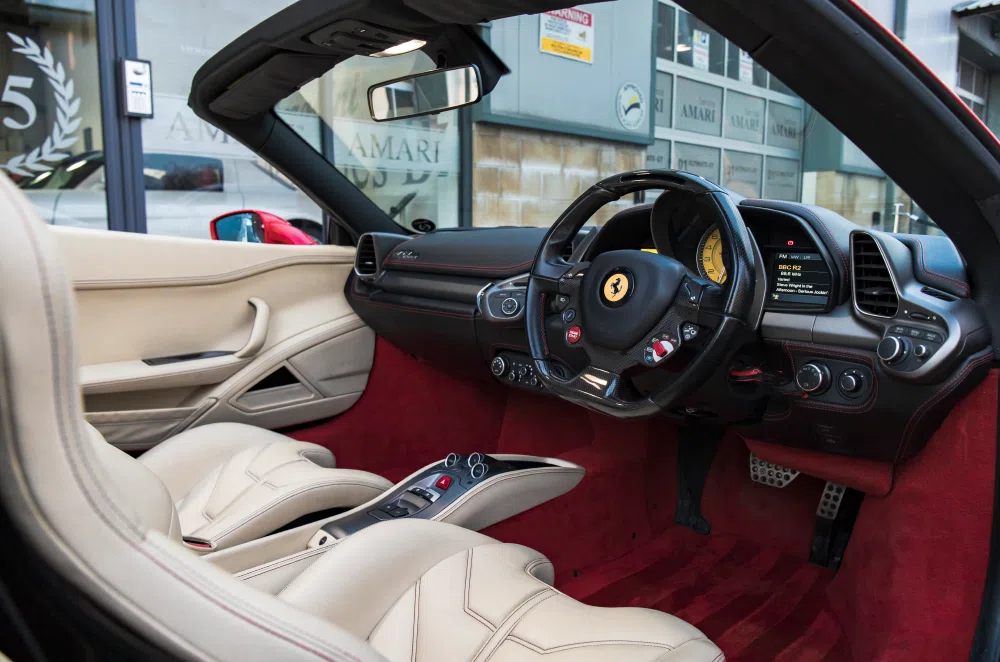 2012 Ferrari 458 Spider interior, Crema