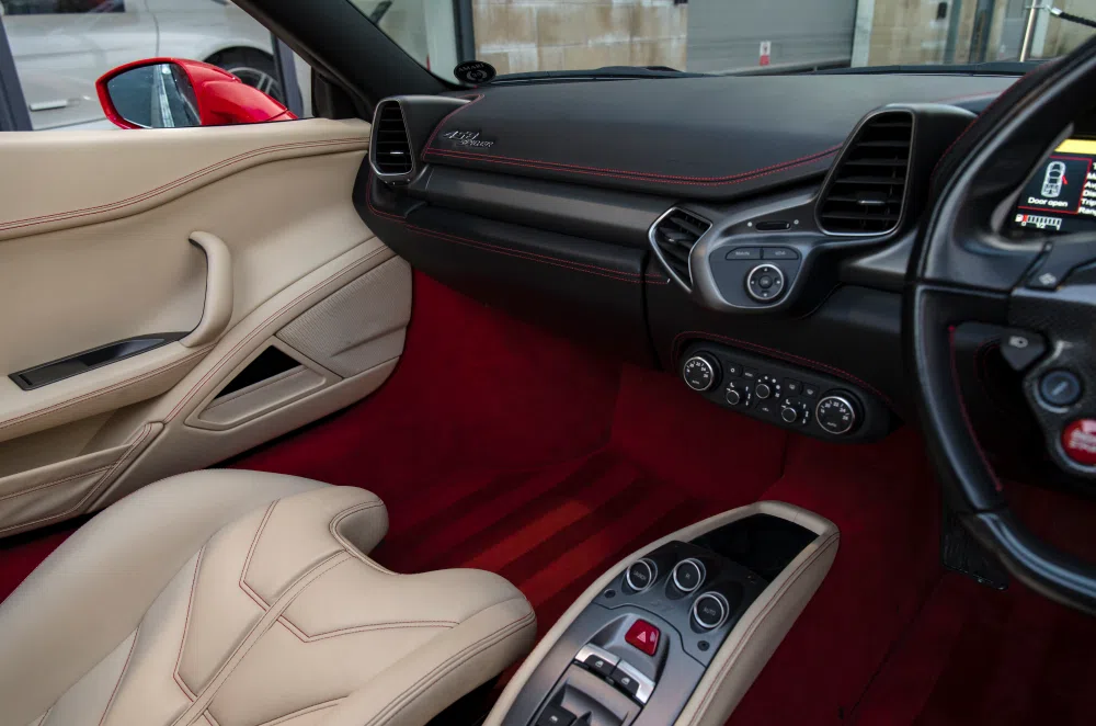 2012 Ferrari 458 Spider interior, Crema