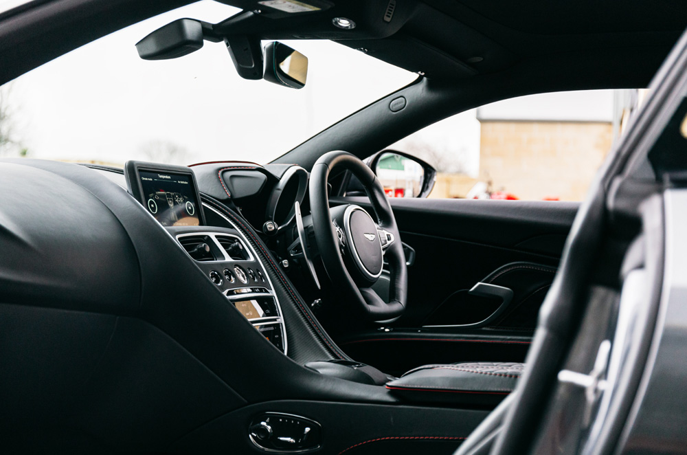 2019 ASTON MARTIN DBS SUPERLEGGERA, 3/28