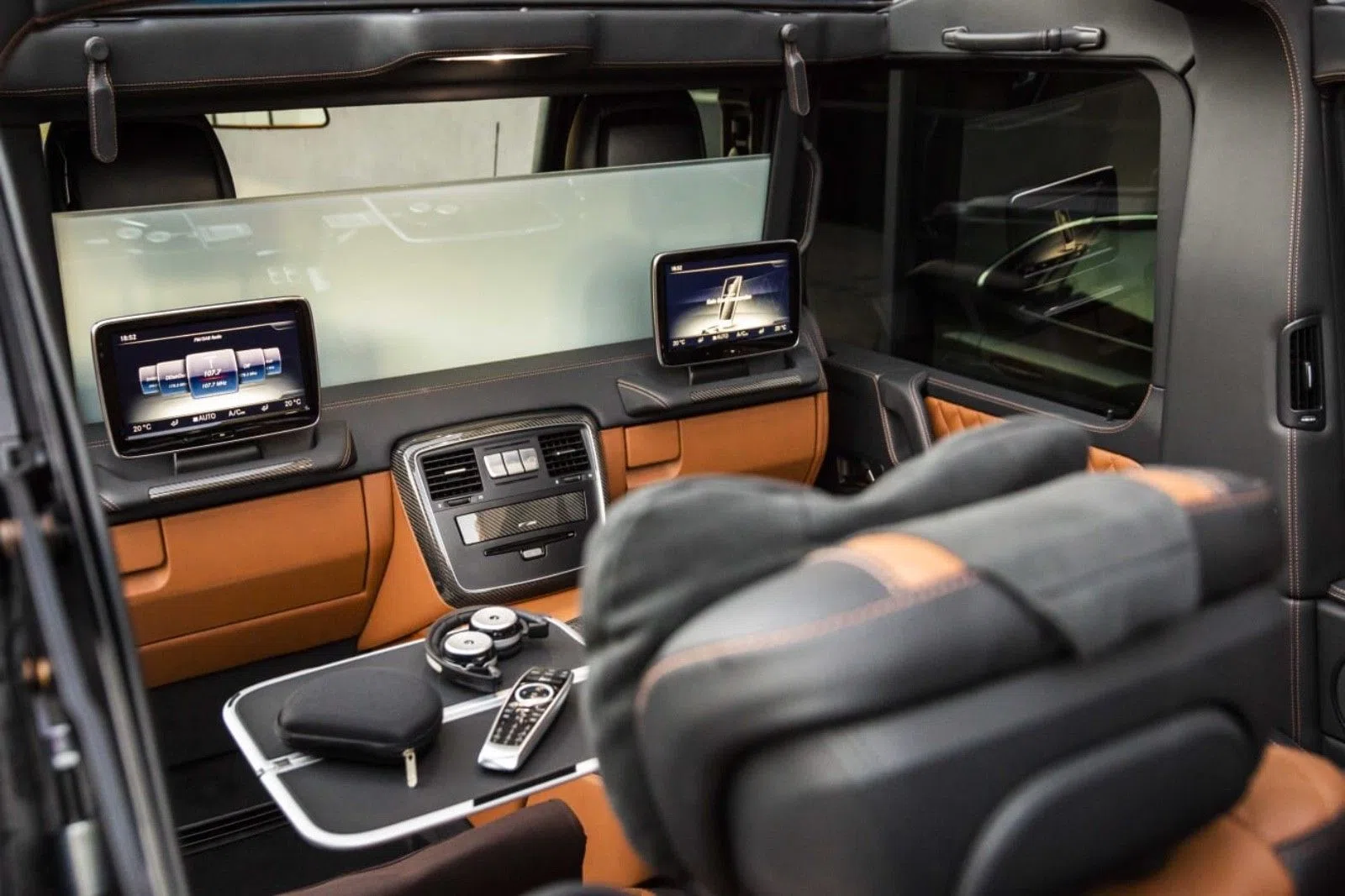 2018 Mercedes-Maybach G650 Landaulet - 1 of 99 interior, Vollleder, Braun