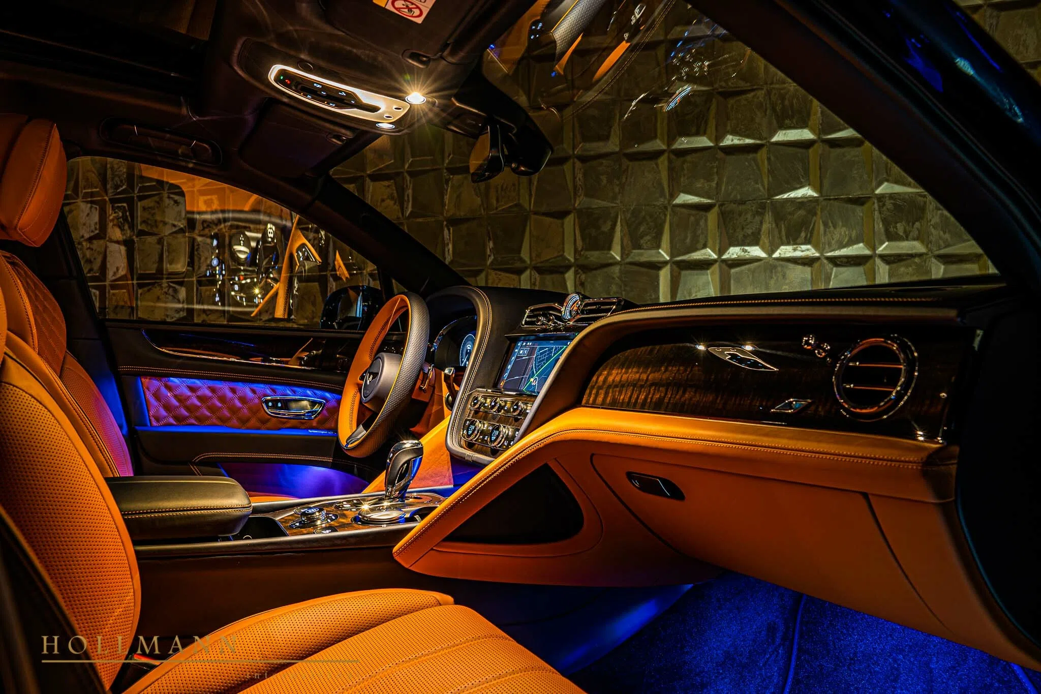 2021 Bentley Bentayga S interior, Newmarket Tan