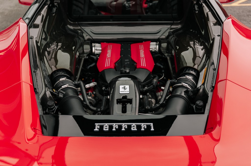 2016 FERRARI 488 GTB, 14/18