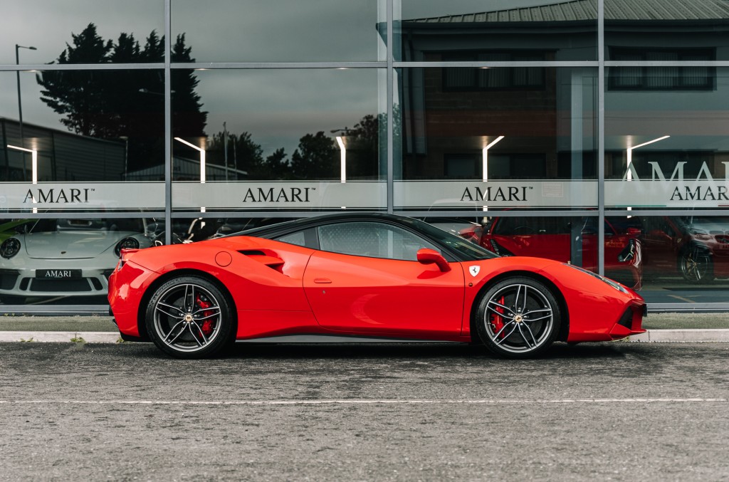 2016 FERRARI 488 GTB, 16/18