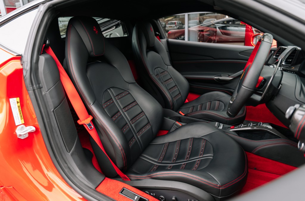 2016 FERRARI 488 GTB, 17/18