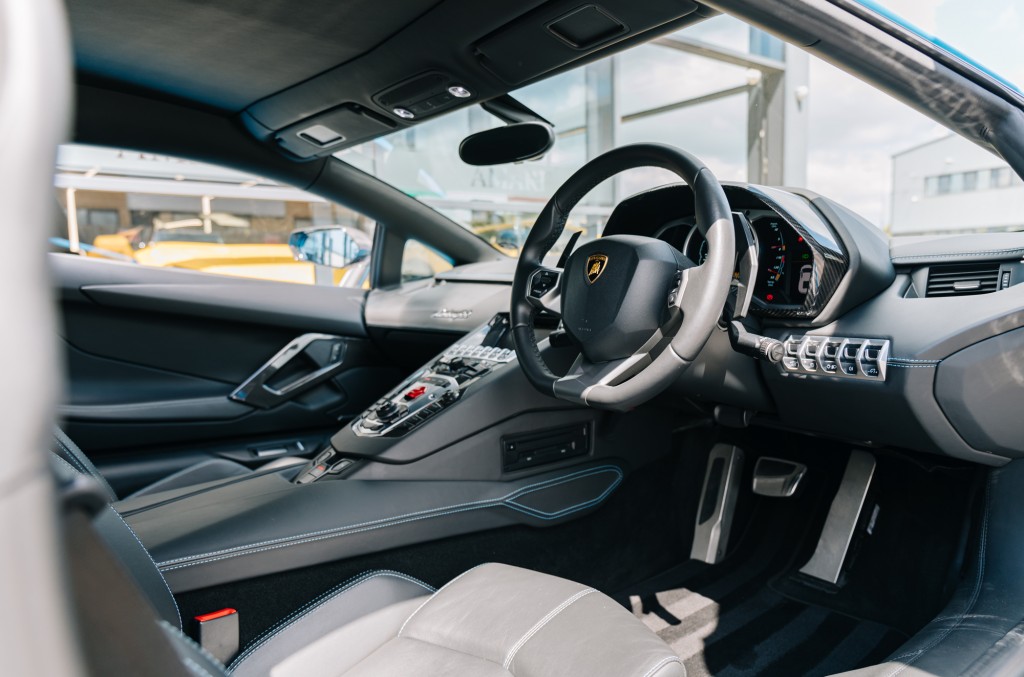 2013 LAMBORGHINI AVENTADOR COUPE, 3/20