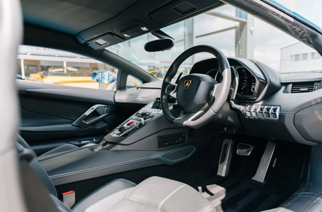 2013 Lamborghini Aventador Coupe interior, dashboard, Nero Hide