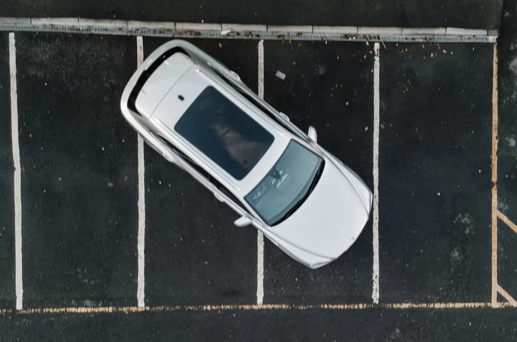 2021 Bentley Bentayga for sale, exterior, Moonbeam Silver