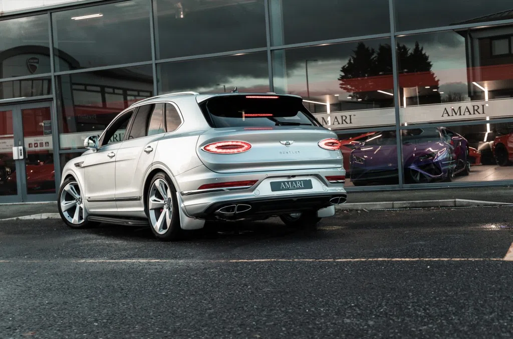 2021 Bentley Bentayga, rear three-quarter view, Moonbeam Silver