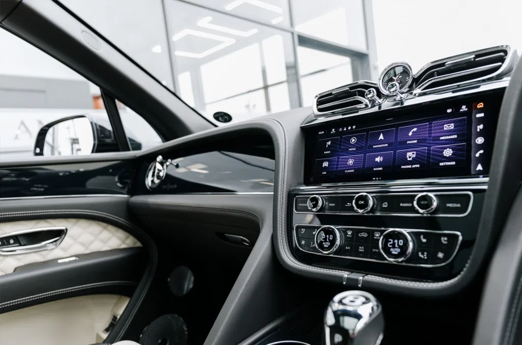 2020 Bentley Bentayga interior, dashboard, Black Hide
