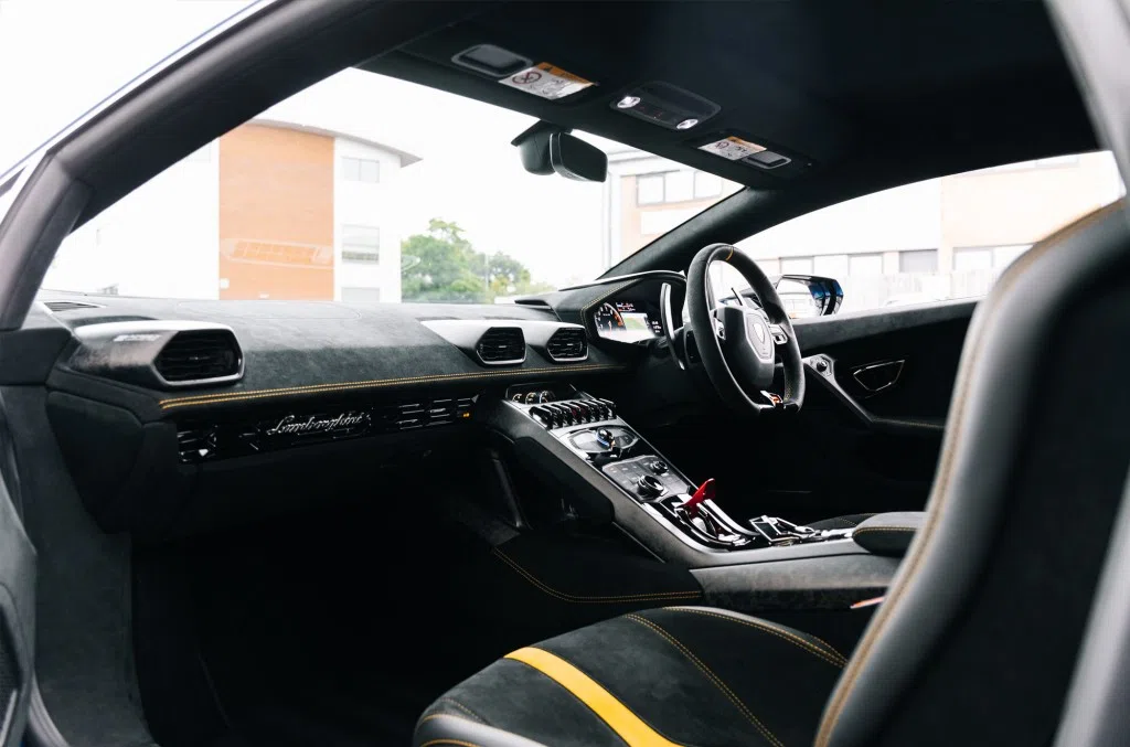 2018 Lamborghini Huracan Performante interior, dashboard, Nero Cosmus