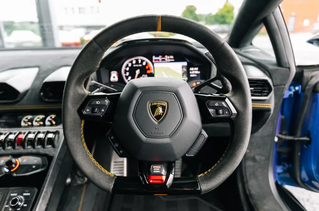 2018 Lamborghini Huracan Performante interior, Nero Cosmus