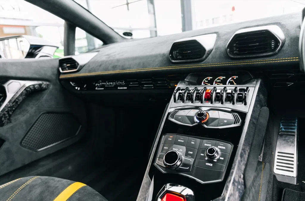 2018 Lamborghini Huracan Performante interior, dashboard, Nero Cosmus