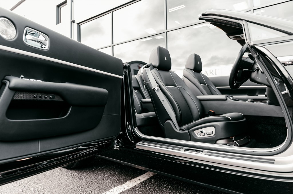 2018 ROLLS-ROYCE DAWN BLACK BADGE, 4/20