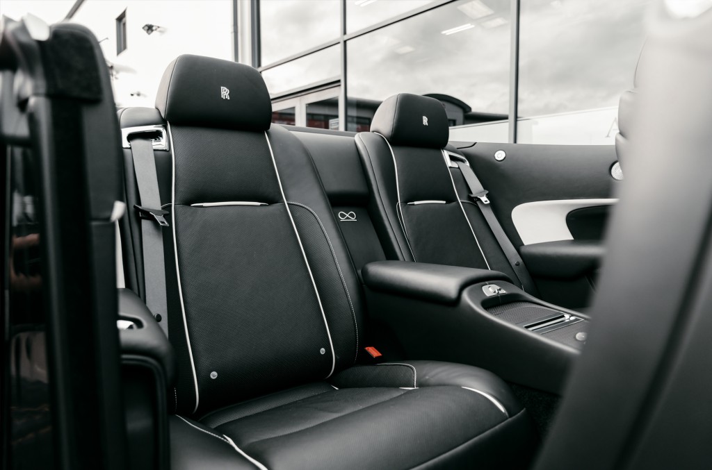 2018 ROLLS-ROYCE DAWN BLACK BADGE, 17/20