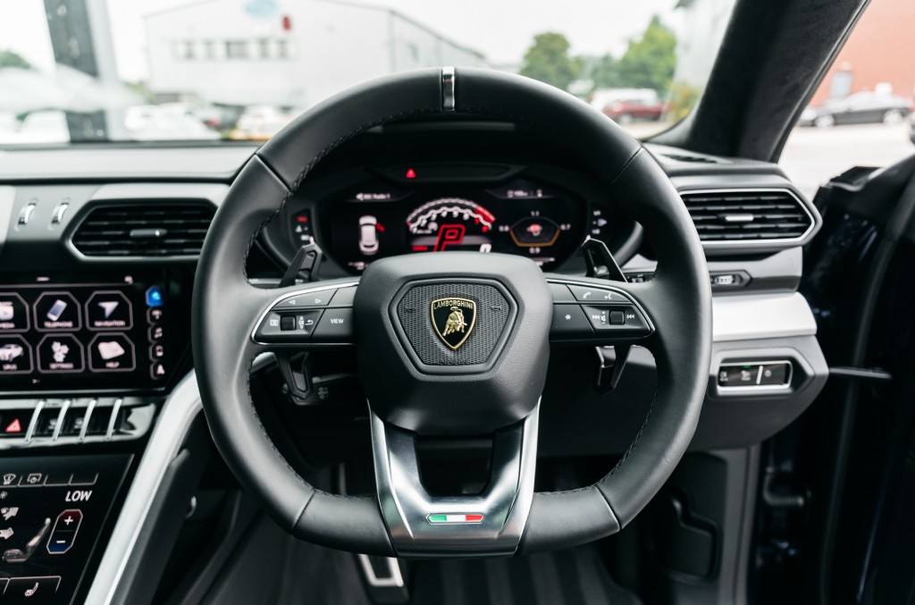 2020 LAMBORGHINI URUS, 3/18